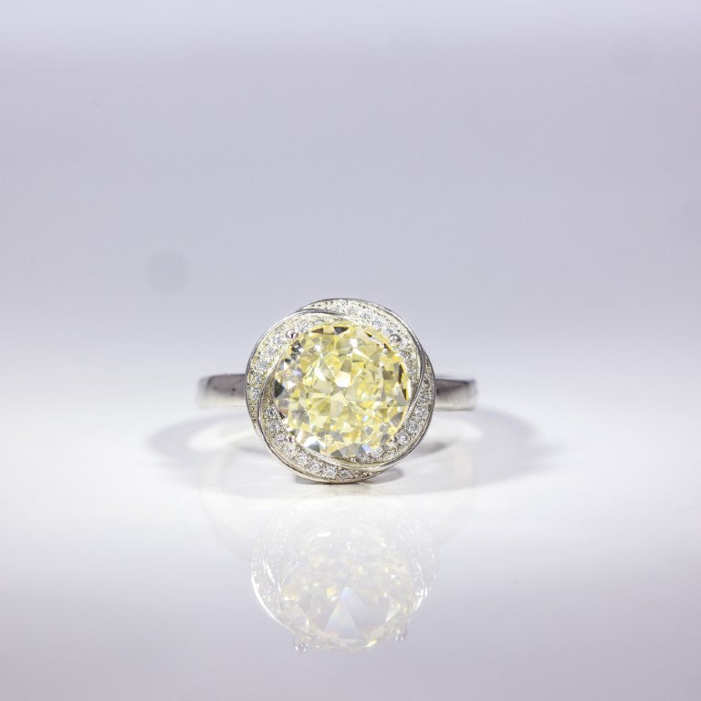Golden Radiance Solitaire Ring